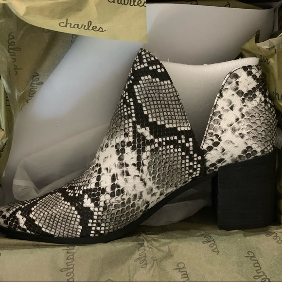 Charles David Usual Snakeskin Print Booties New - Picture 6 of 7